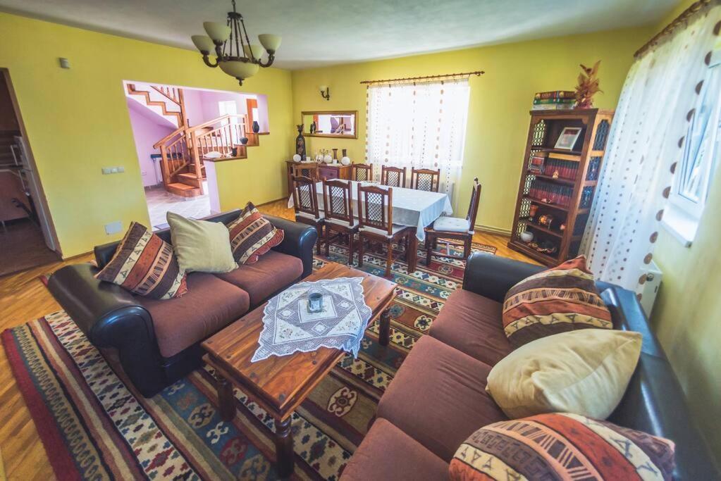 Dejani Horace Guesthouse Pool & Hot Tub & Bikes & River מראה חיצוני תמונה